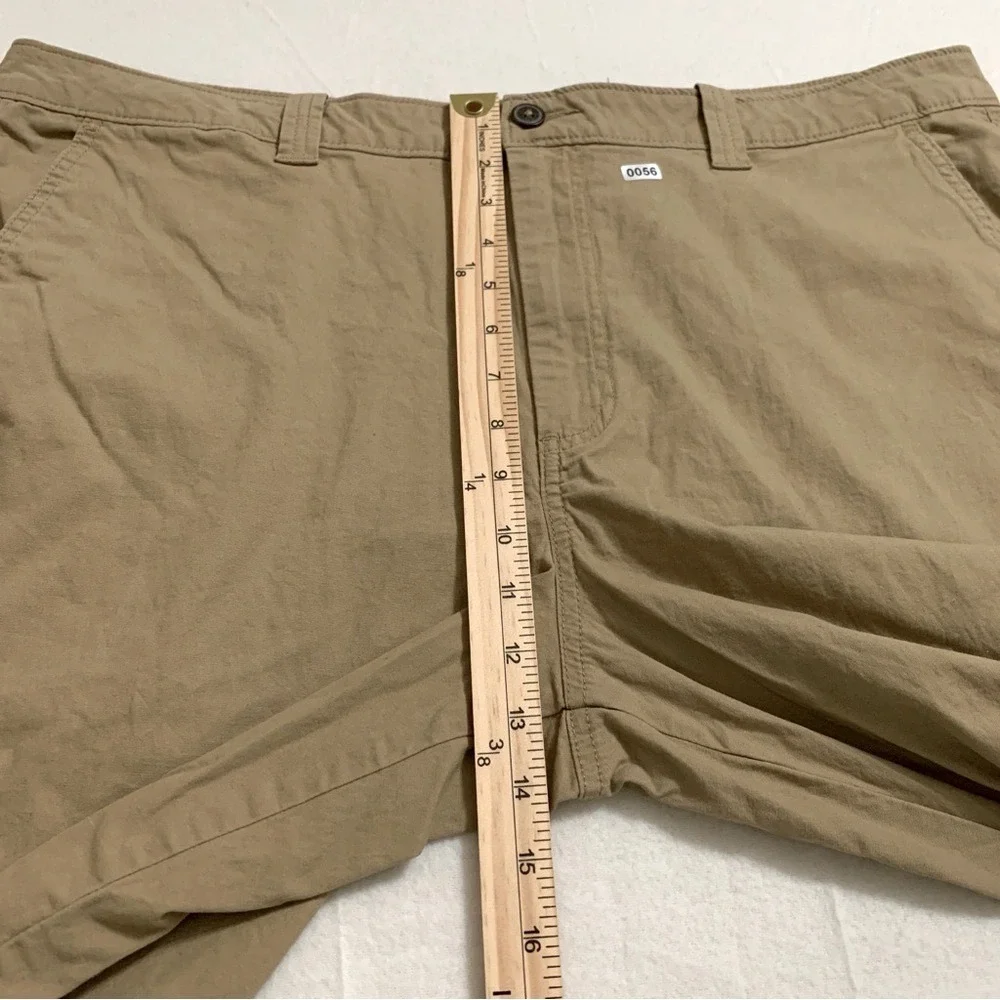 Magellan Outdoors Shorts Men's Flat Front Cotton Blend Khaki Size 40W Inseam 10